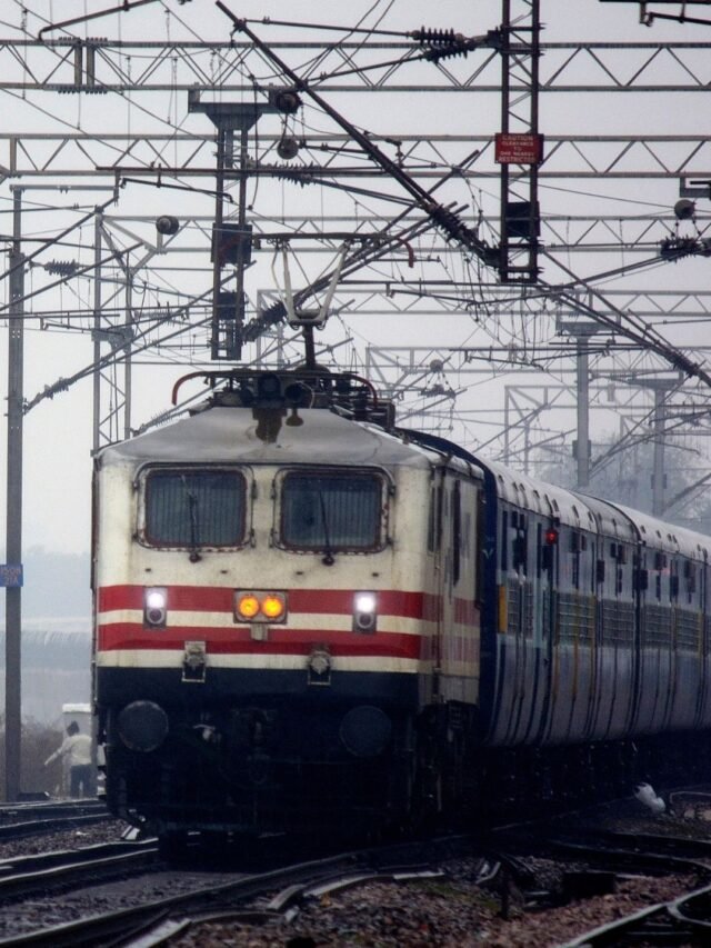 रेलवे से जुड़े कुछ महत्वपूर्ण चिह्न एवं उनके अर्थ